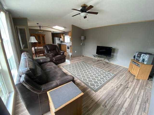 Hinton, AB T7V 1A5,175 SKOGG AVE