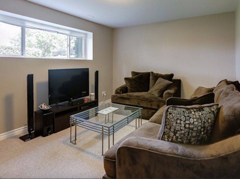 Pickering, ON L1W 1B3,706 Annland ST #Lower