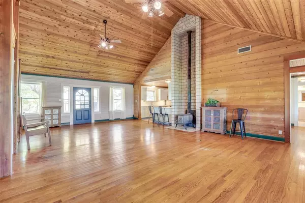 Bonham, TX 75418,1182 County Road 3025