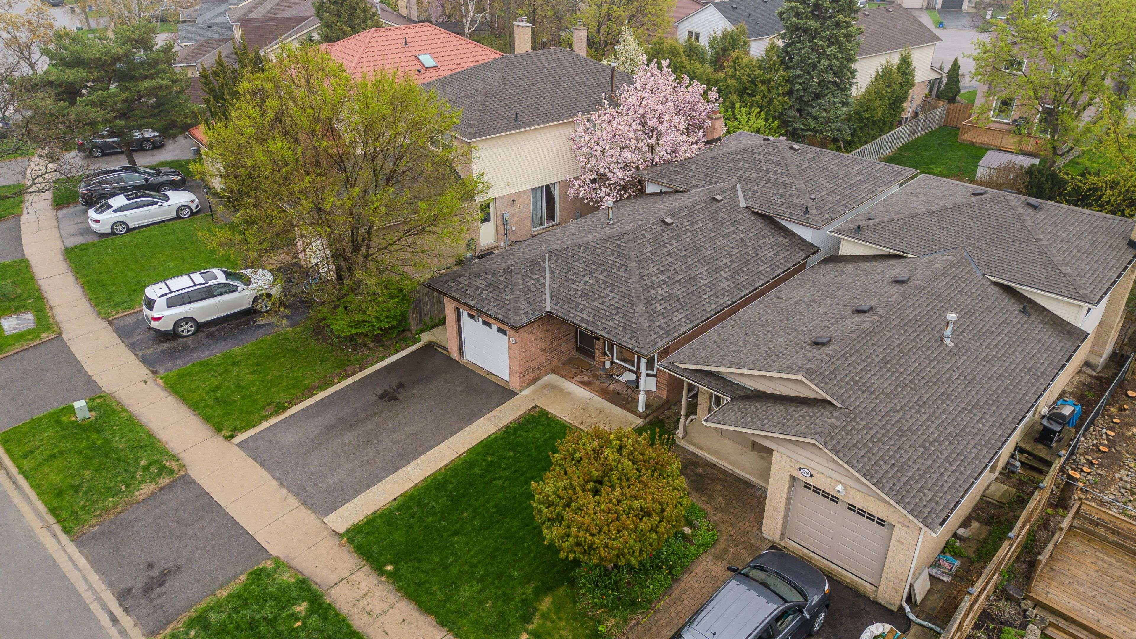 Burlington, ON L7P 3X1,2218 Leominster DR