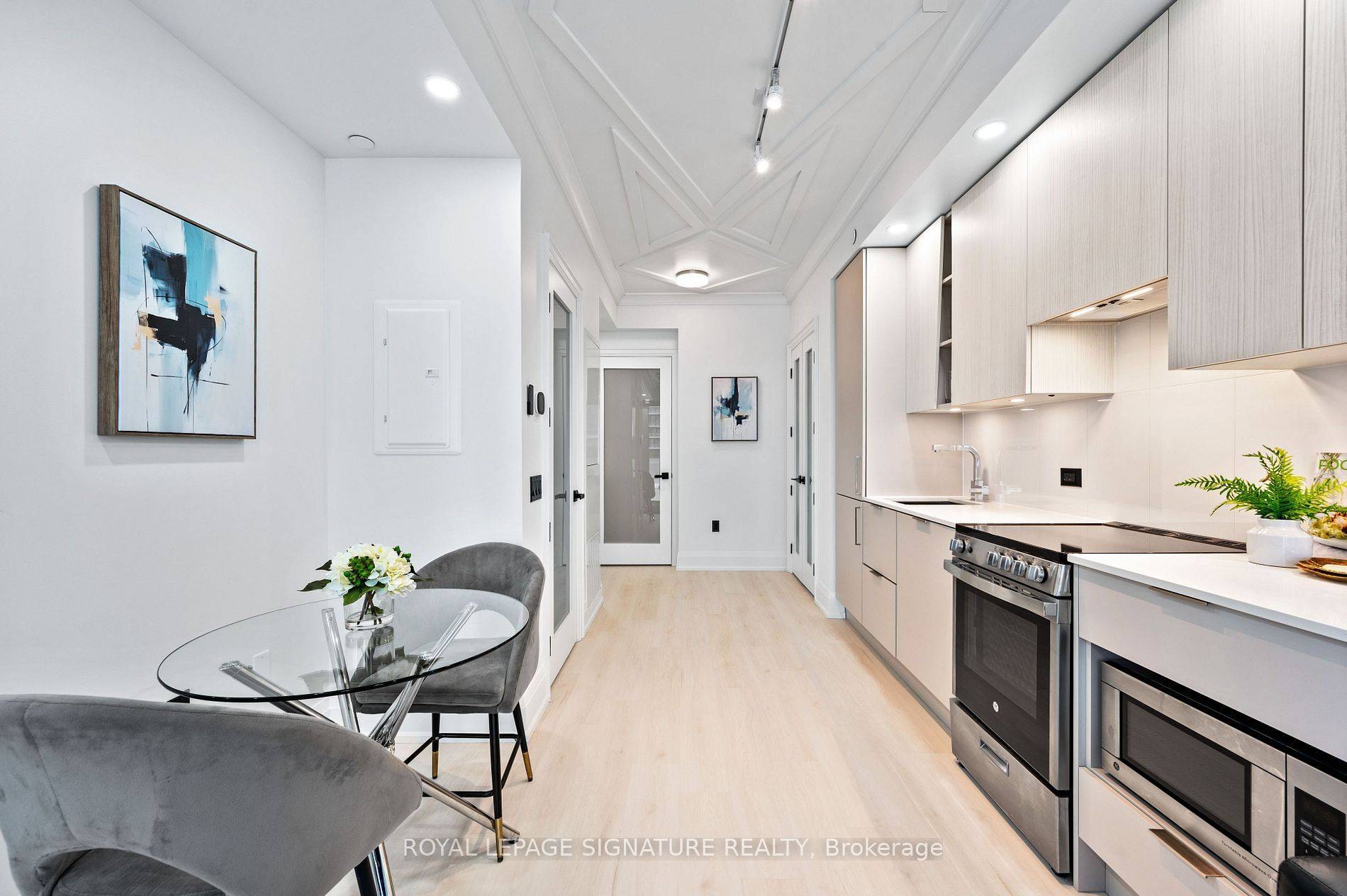 Mississauga, ON L5B 0M3,3900 Confederation Pkwy #705
