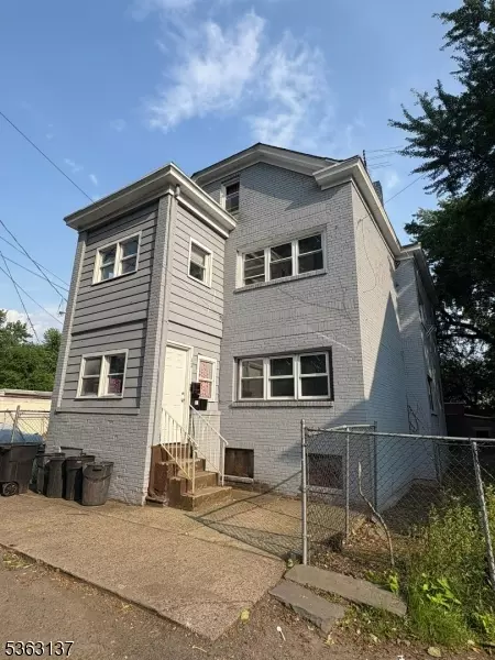 11 Short St, Paterson City, NJ 07522