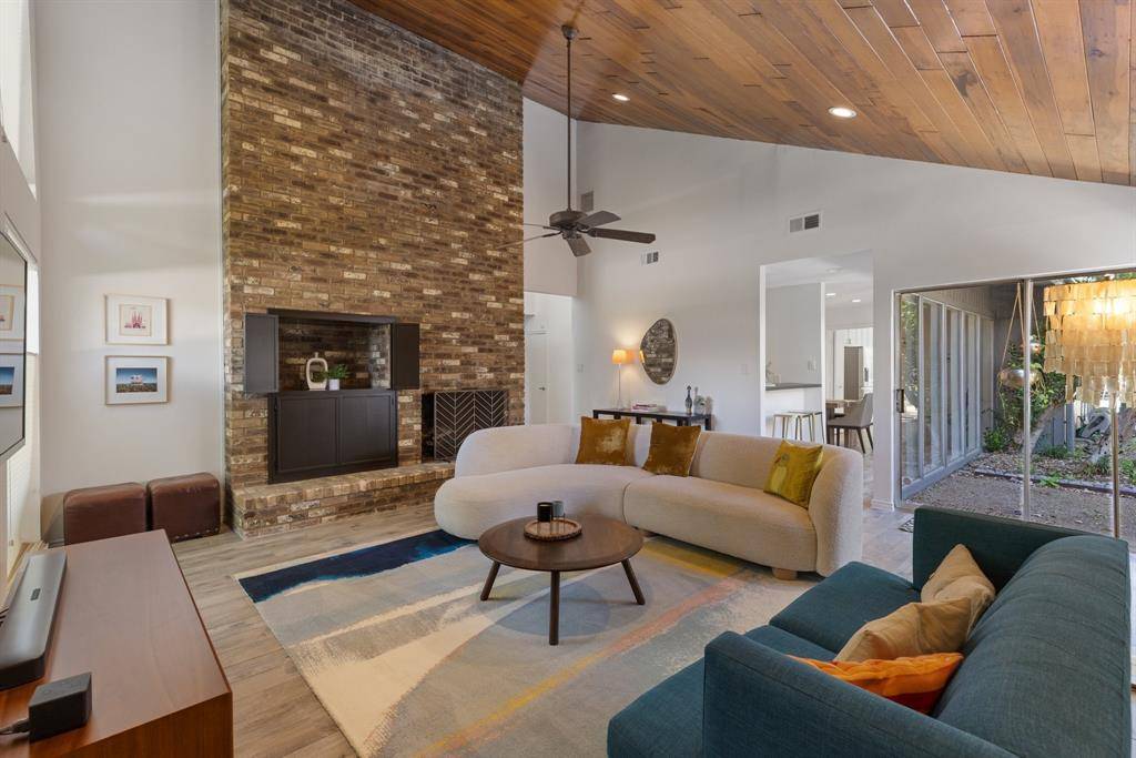 Dallas, TX 75248,6921 Flintcove Drive
