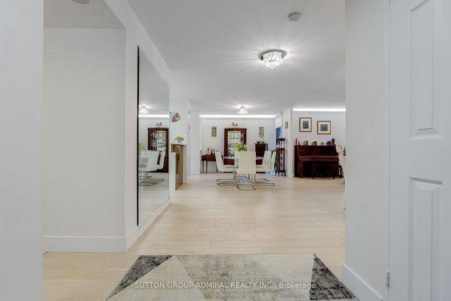 Toronto C09, ON M4W 3M4,278 Bloor ST E #805
