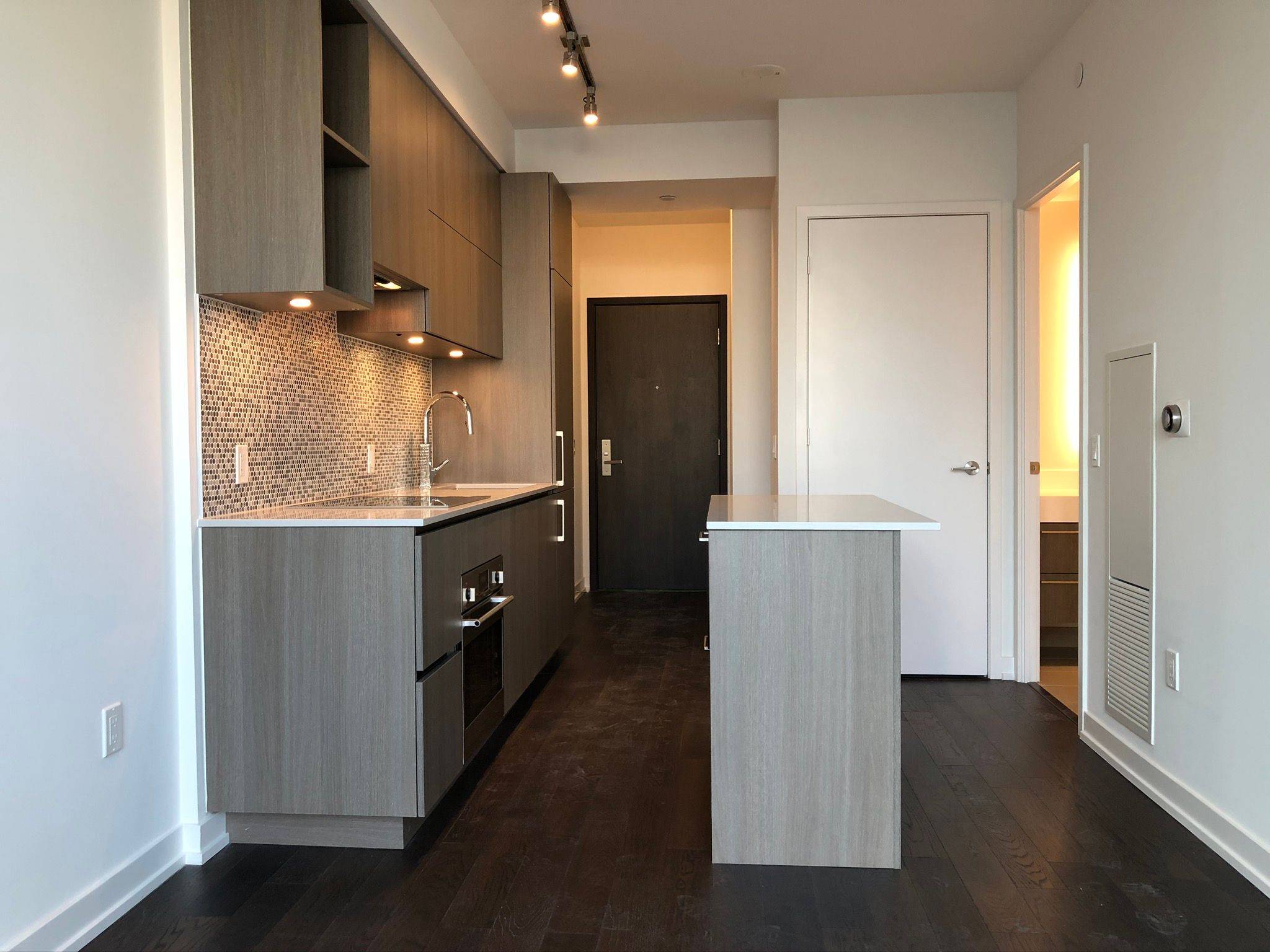 Toronto C02, ON M4W 1L1,1 Yorkville AVE #704