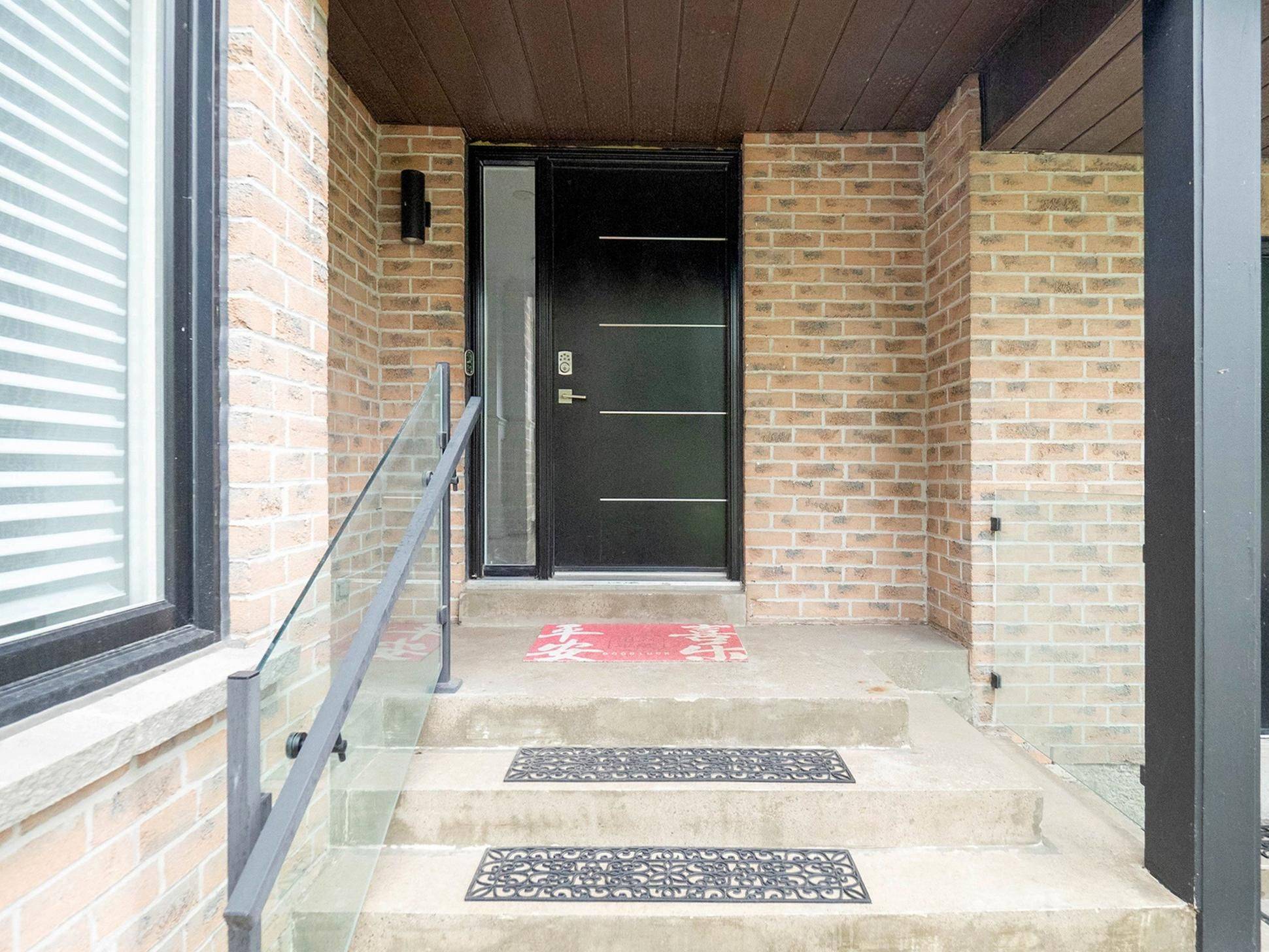 Mississauga, ON L5R 1T5,168 Kingsbridge Garden CIR