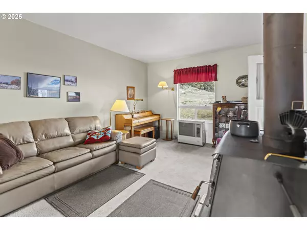 Long Creek, OR 97856,38932 HWY 395