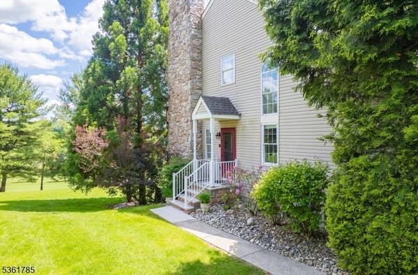 20 Pinehurst Dr, Washington Twp., NJ 07882