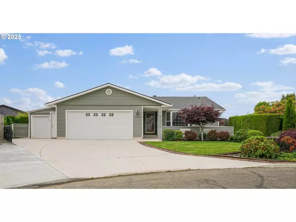 2400 SANTIAM DR W, Woodburn, OR 97071