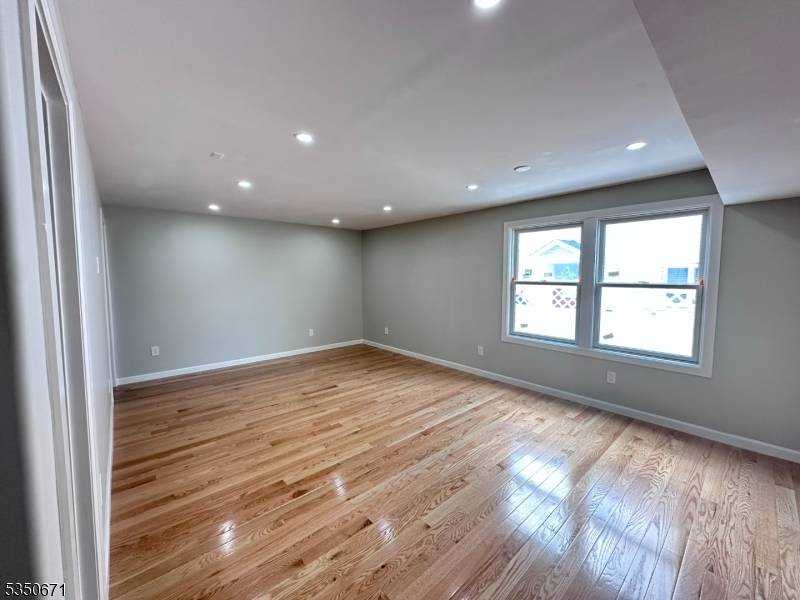 Garfield City, NJ 07026,352 River Dr #1