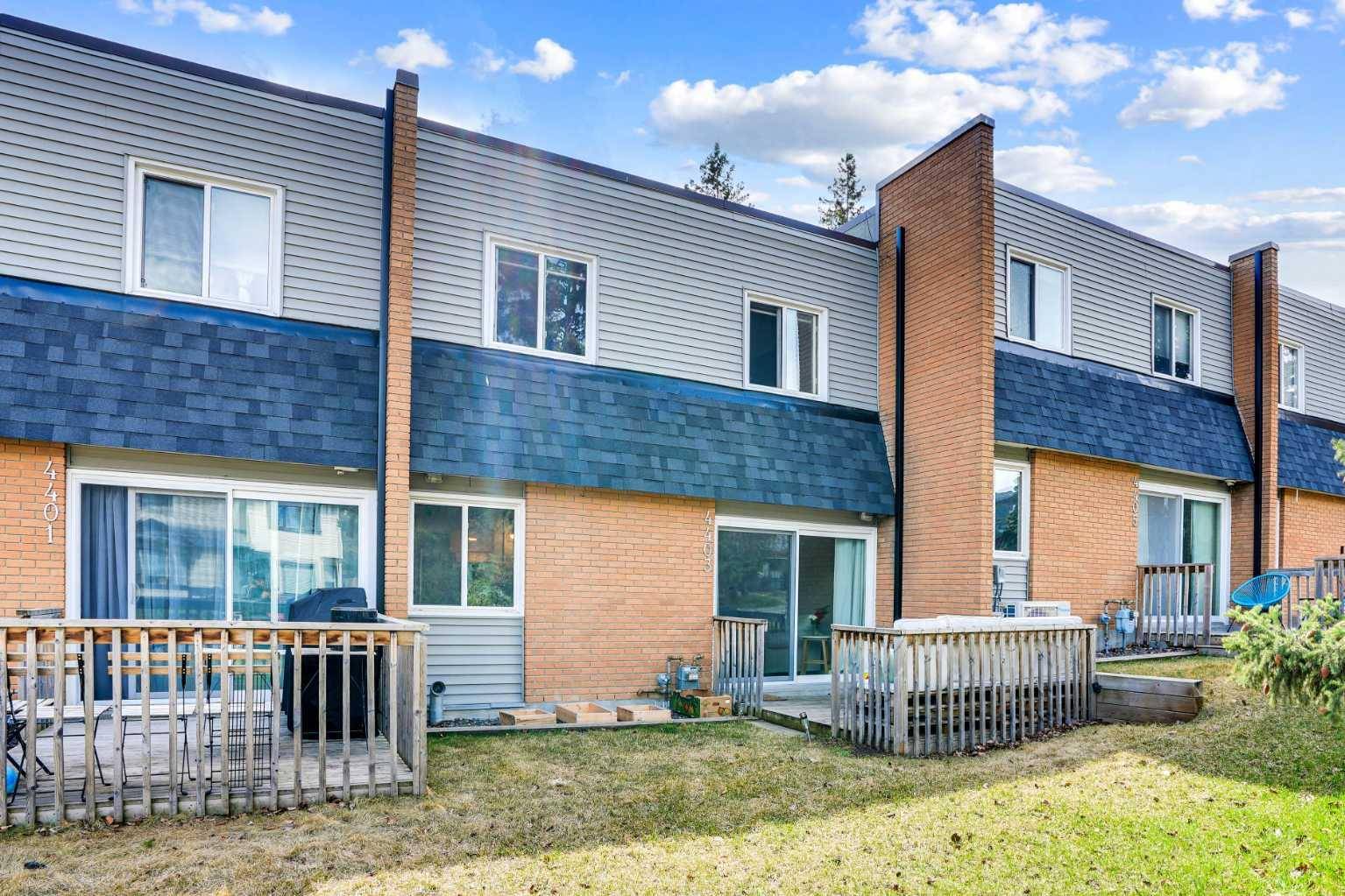 Calgary, AB T3E 0Y4,4403 33 AVE SW
