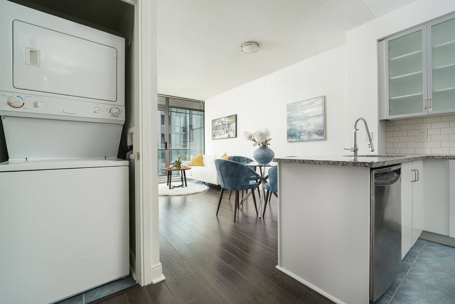 Toronto C02, ON M4W 3Y8,18 Yorkville AVE #2103