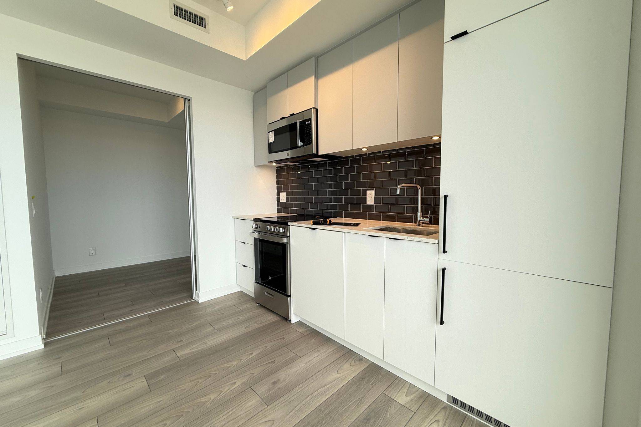 Toronto W01, ON M6K 0J2,285 Dufferin St ST #902