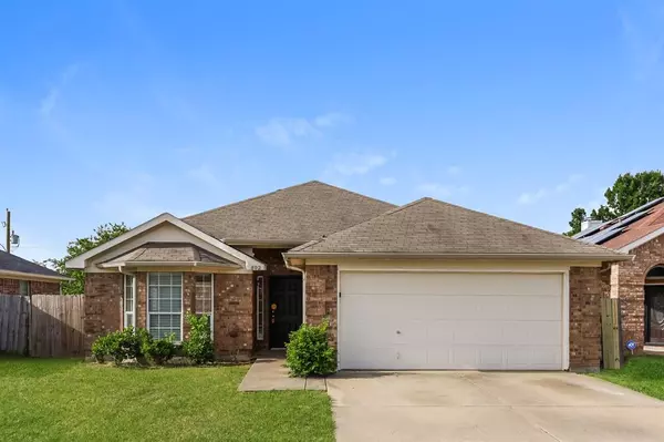 802 Gemstone Trail, Arlington, TX 76002
