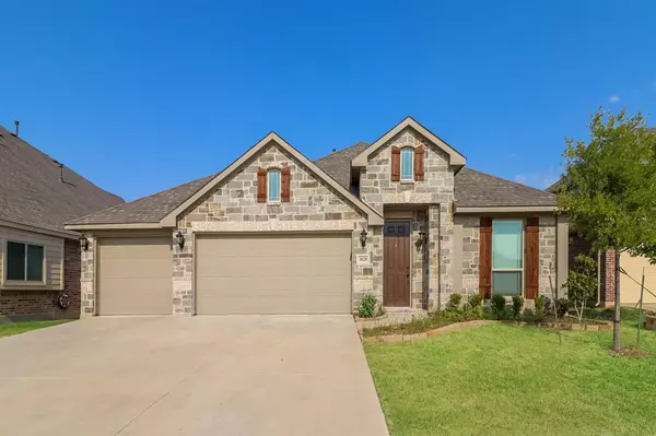 1020 Weeping Oak Drive, Burleson, TX 76028