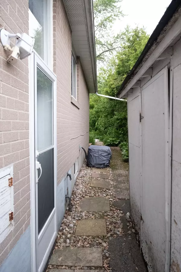 Toronto C12, ON M2L 2T7,331 Woodsworth RD #Bsmt