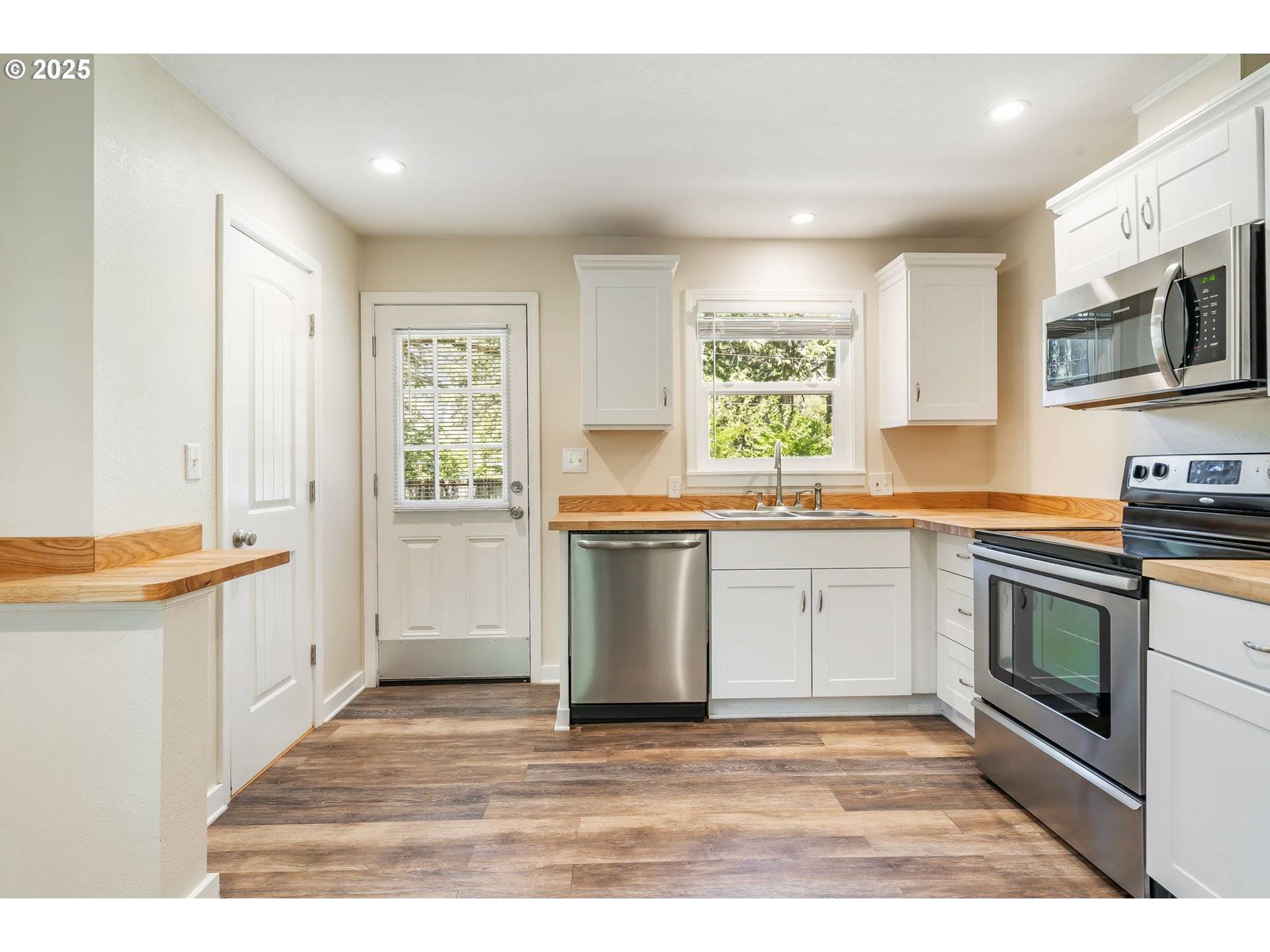 Sandy, OR 97055,20220 E PETER PL