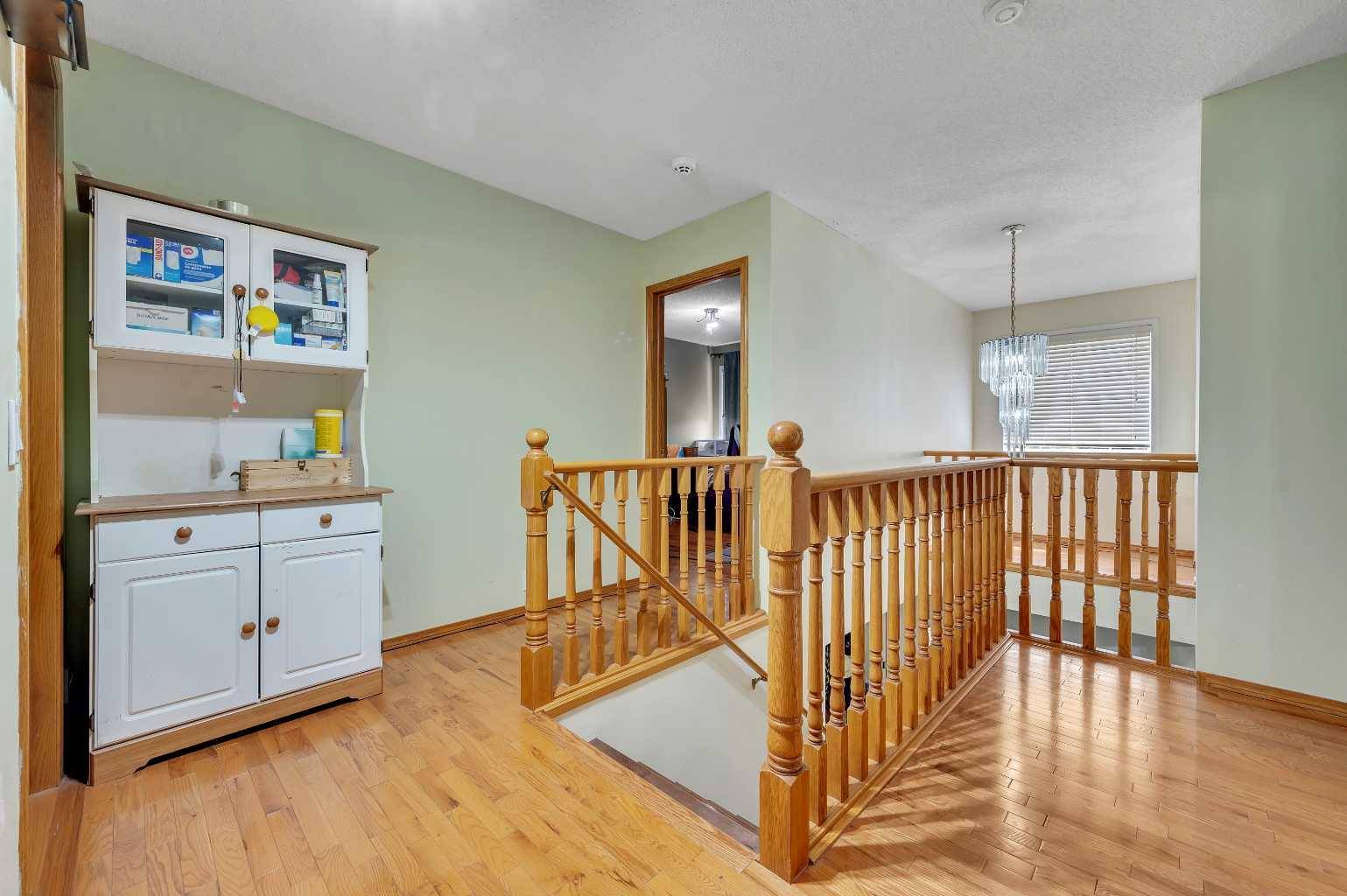 Calgary, AB T2Y 3H7,166 Somerset DR Southwest