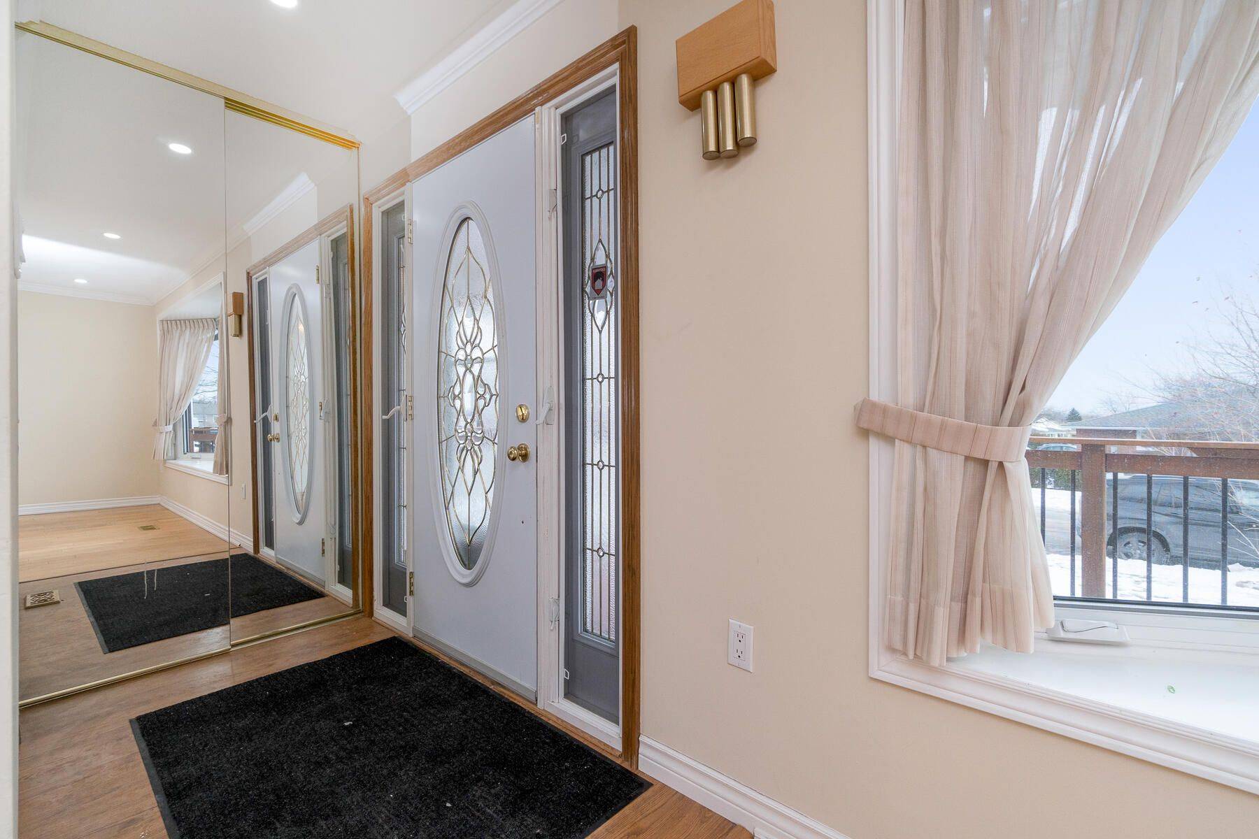 Burlington, ON L7P 3S6,2035 Carleton CT