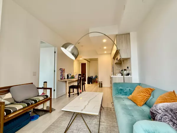 39 Roehampton AVE #702, Toronto C10, ON M4P 0G1