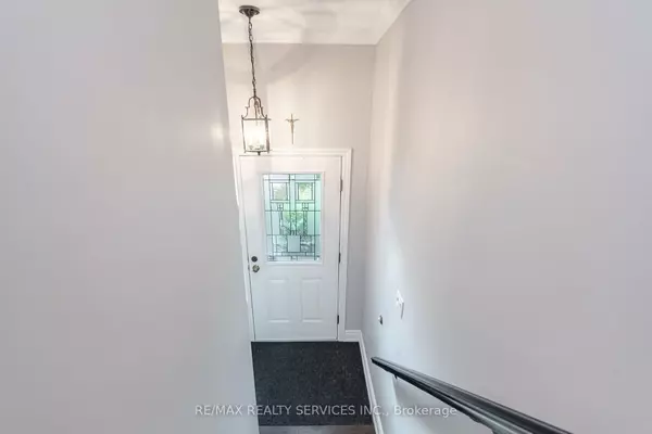 Brampton, ON L6Z 1J2,11 Courtleigh SQ