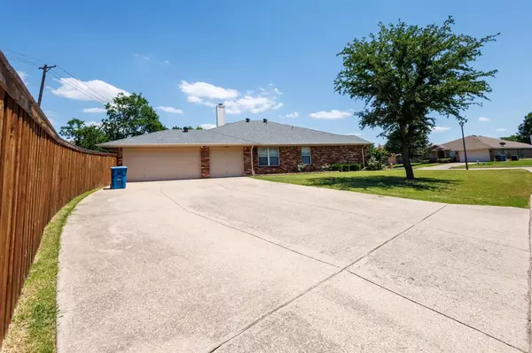 Rowlett, TX 75089,7218 Compass Point Drive