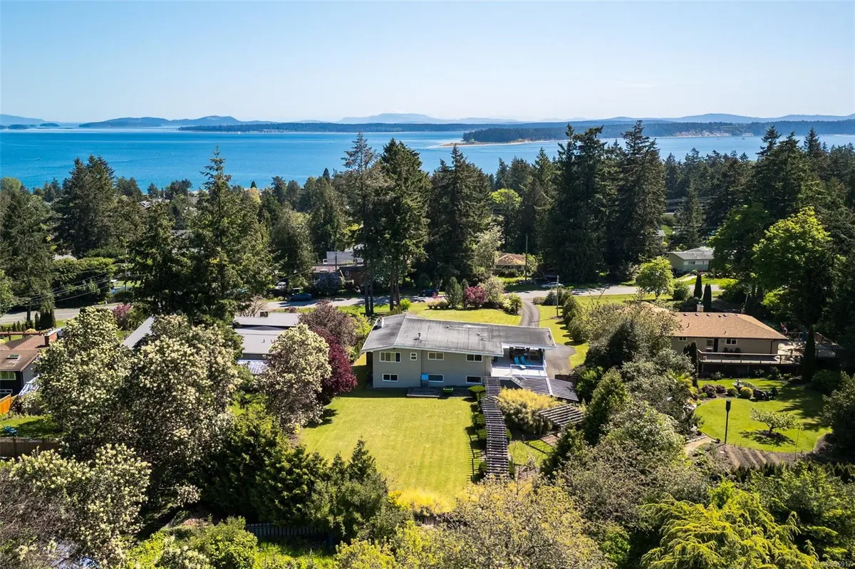 North Saanich, BC V8L 1K6,8564 Moxon Terr