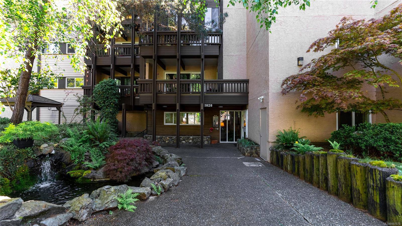 1020 Esquimalt Rd #308, Esquimalt, BC V9A 3N2