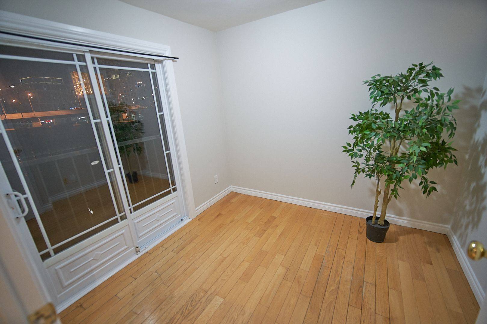 Toronto C08, ON M5A 4C9,35 Longboat AVE #Upper