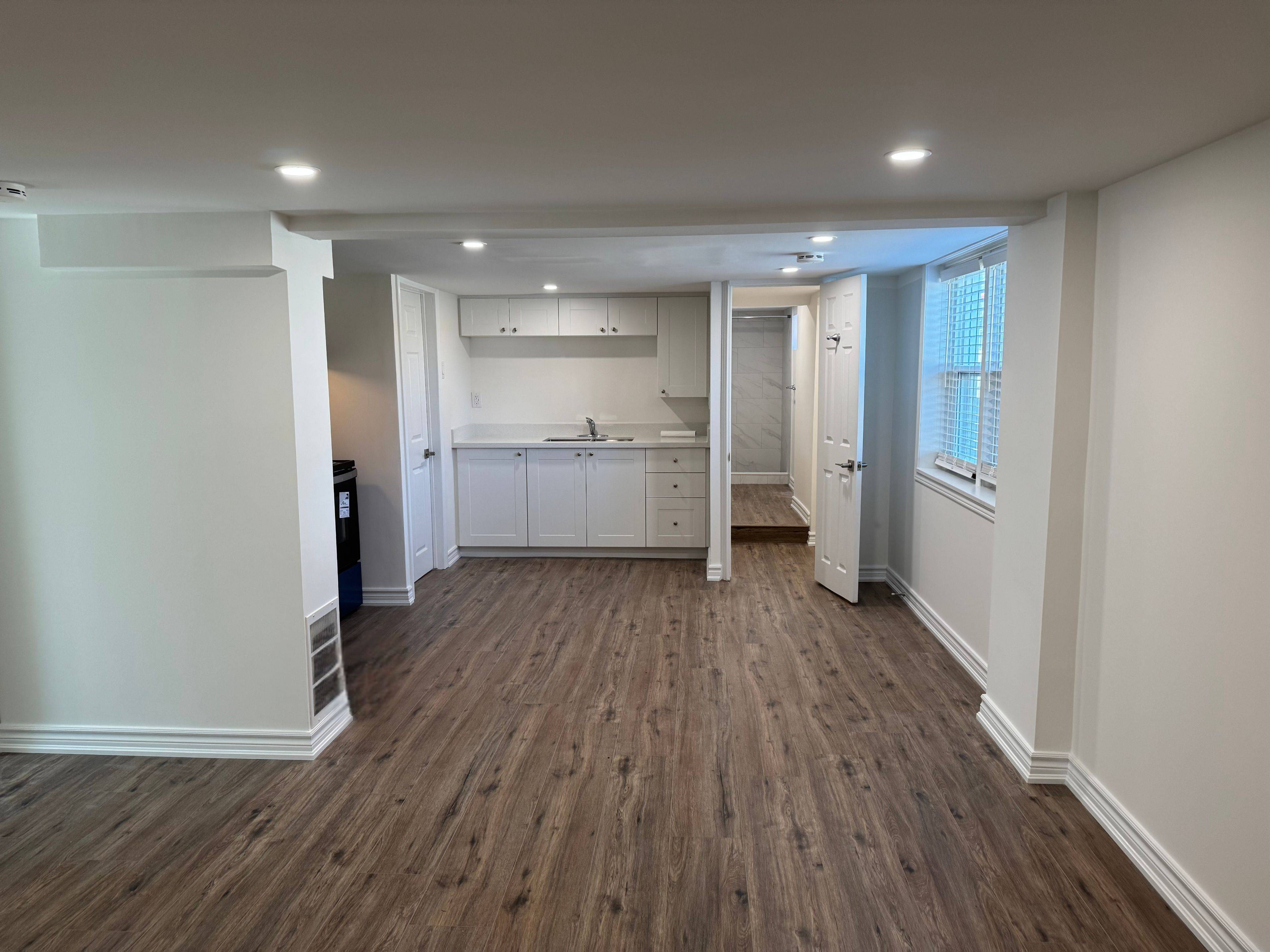 Oshawa, ON L1G 5B1,909 Masson ST #3