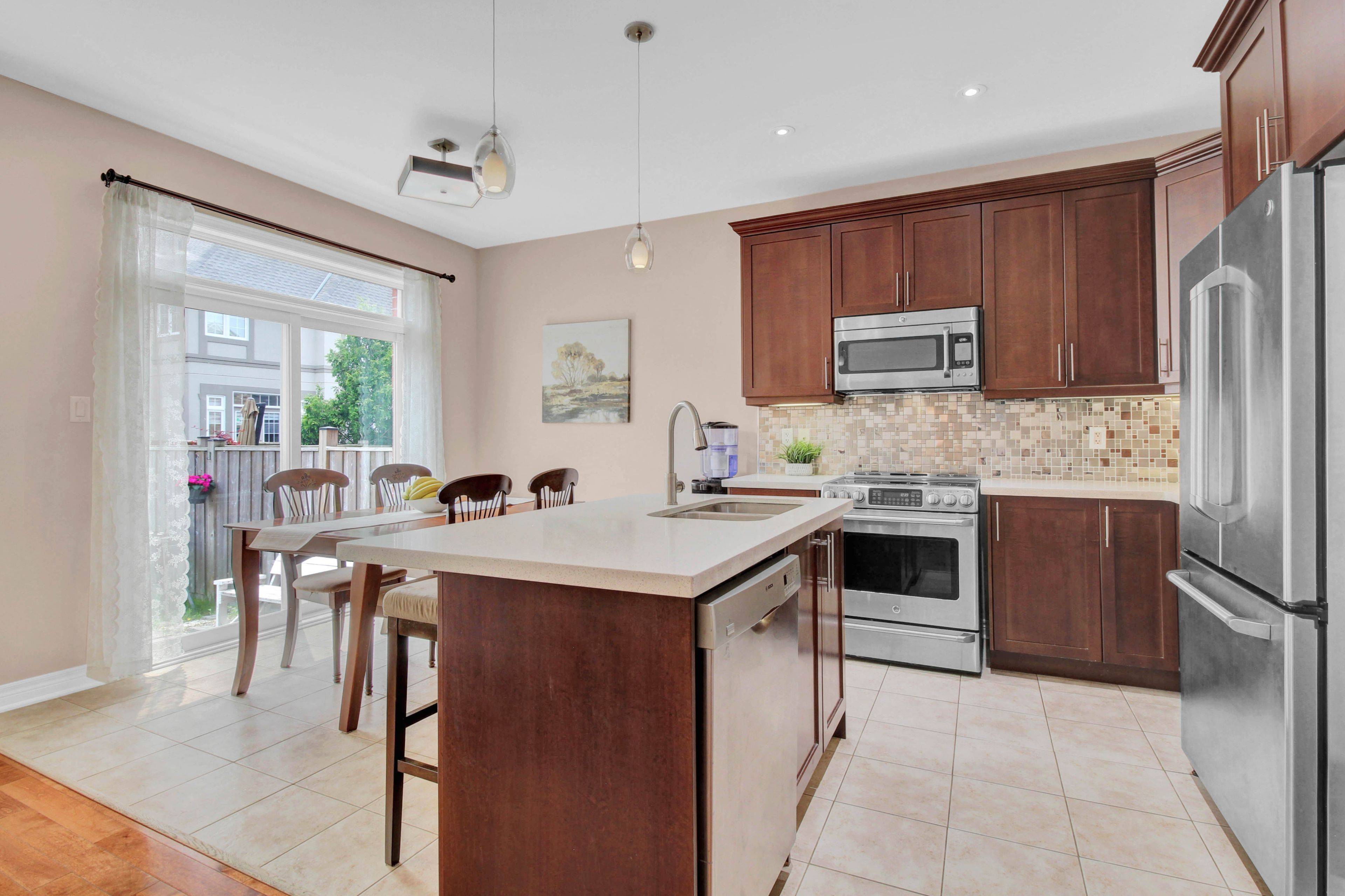 Mississauga, ON L5M 0M8,5428 Fudge TER #MAIND&2ND FLOOR