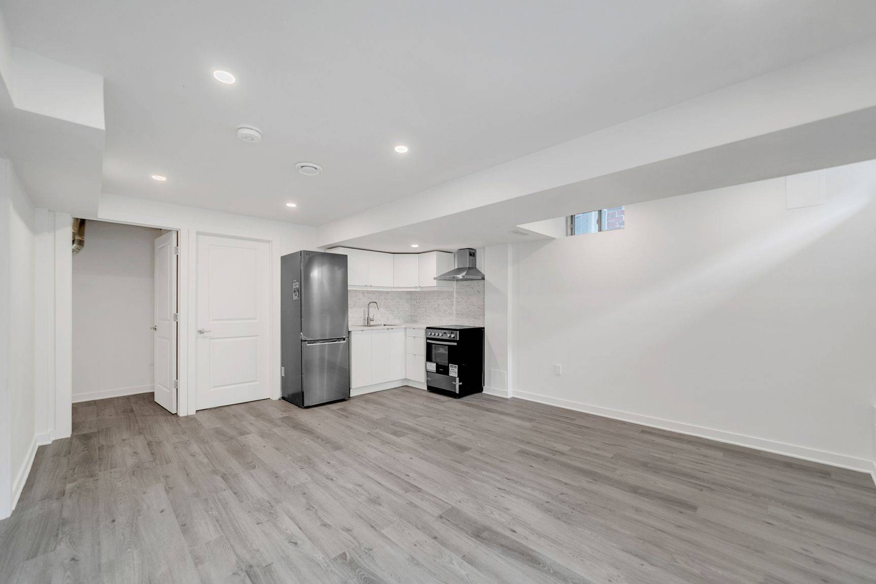 East Gwillimbury, ON L9N 0Y3,516 Seaview HTS #Bsmnt