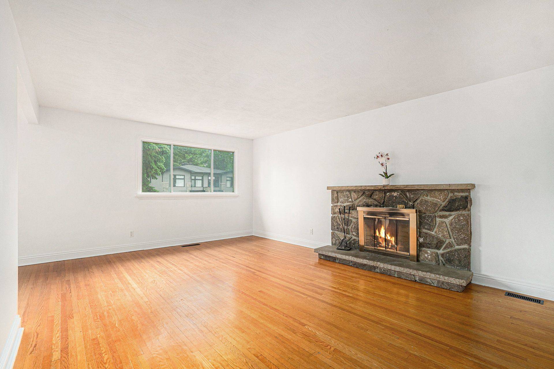 Britannia Heights - Queensway Terrace N And Area, ON K2B 5S5,886 Ivanhoe AVE