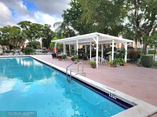 8120 SW 24th St #212, North Lauderdale, FL 33068