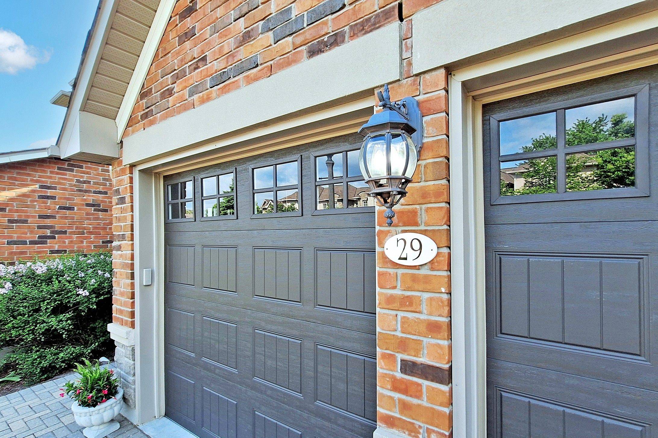 Aurora, ON L4G 7T2,29 Tucker CT