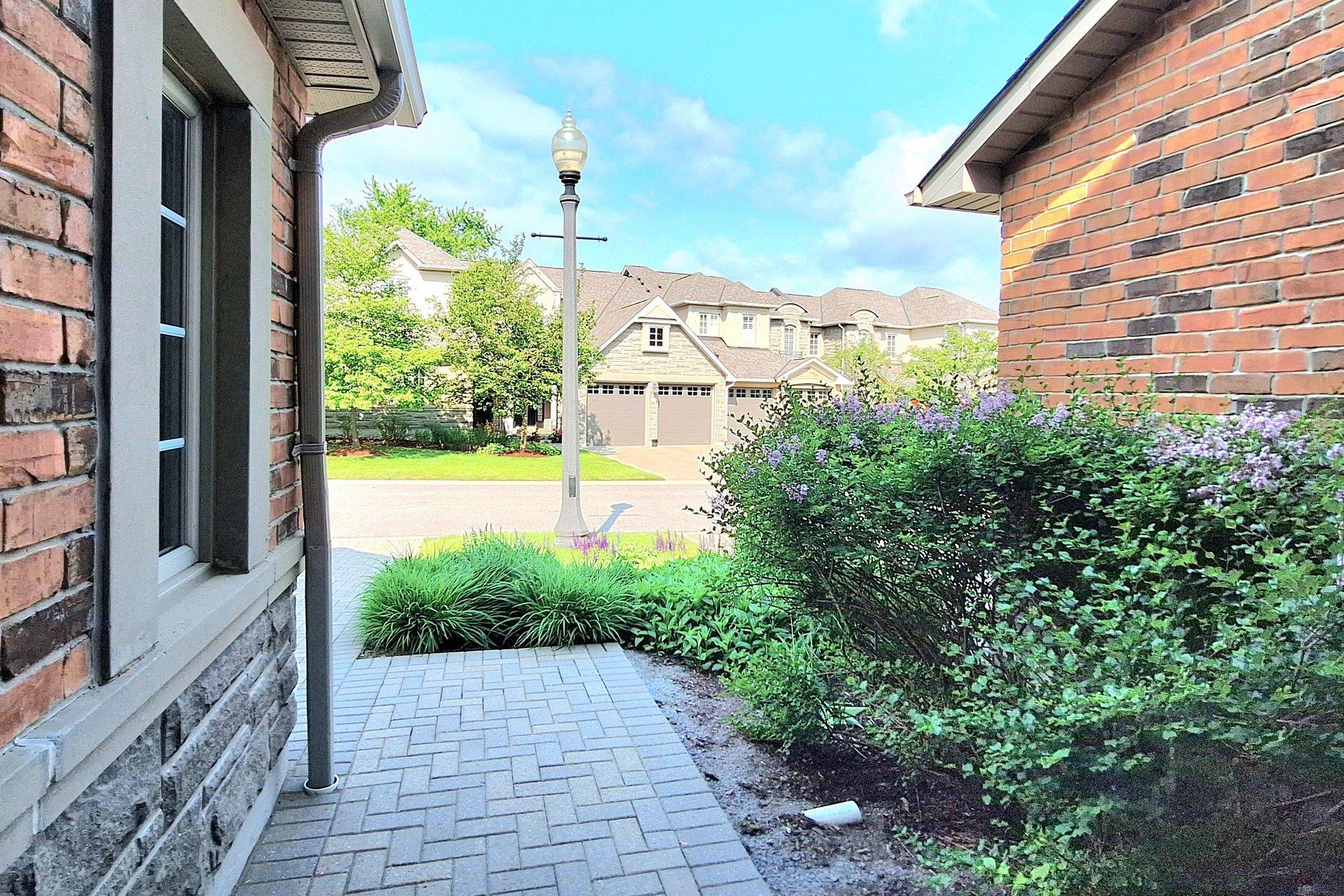 Aurora, ON L4G 7T2,29 Tucker CT