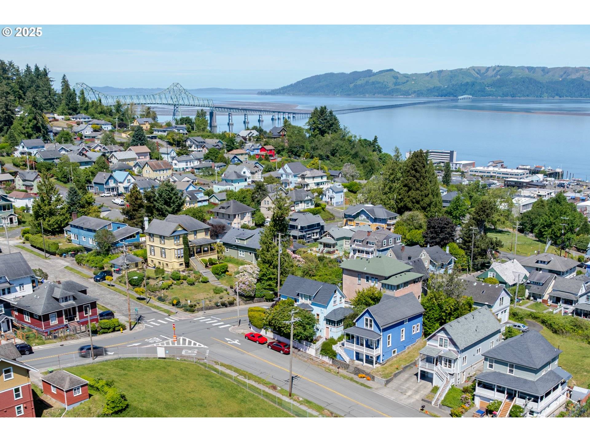 Astoria, OR 97103,842 IRVING AVE