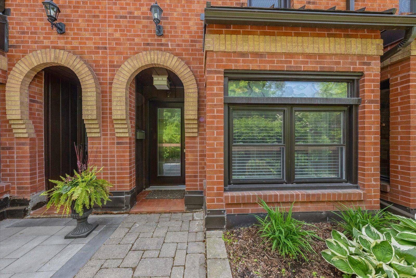 Toronto E02, ON M4L 1C1,10 Buller AVE #7