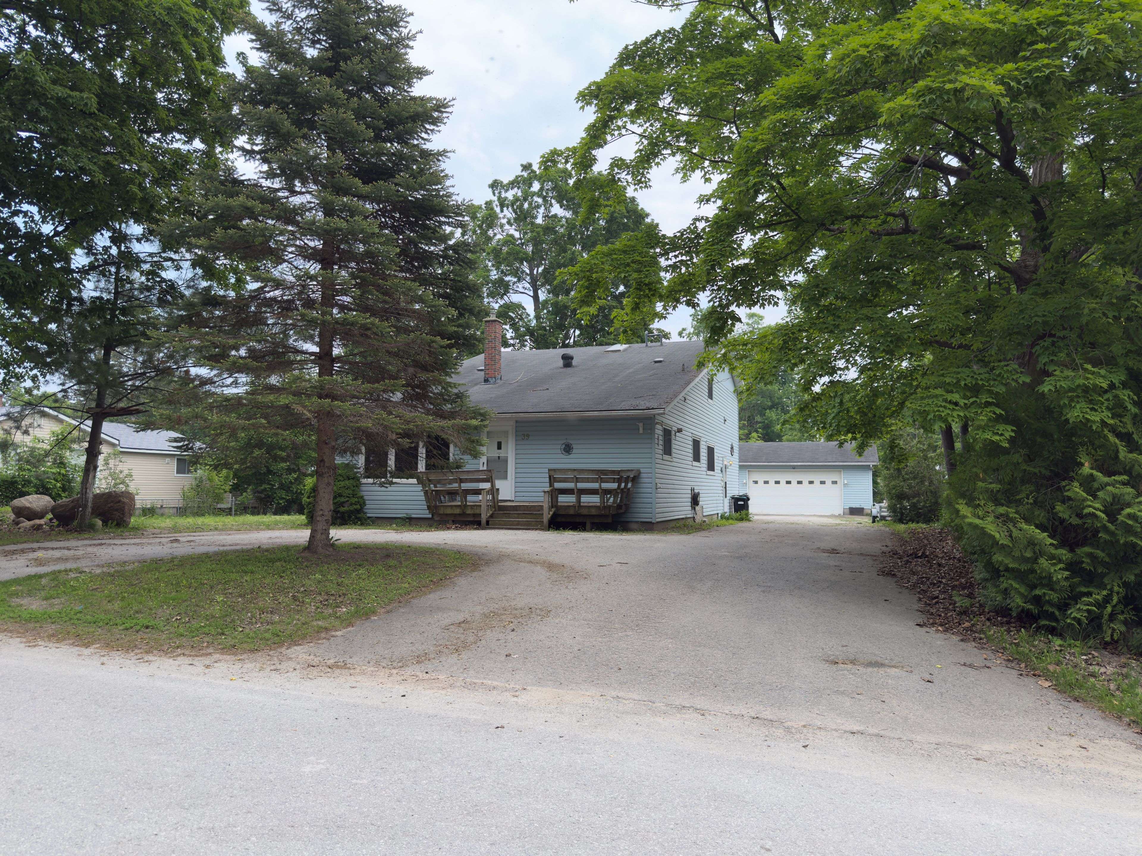39 Lakeside DR, Innisfil, ON L9S 2T8