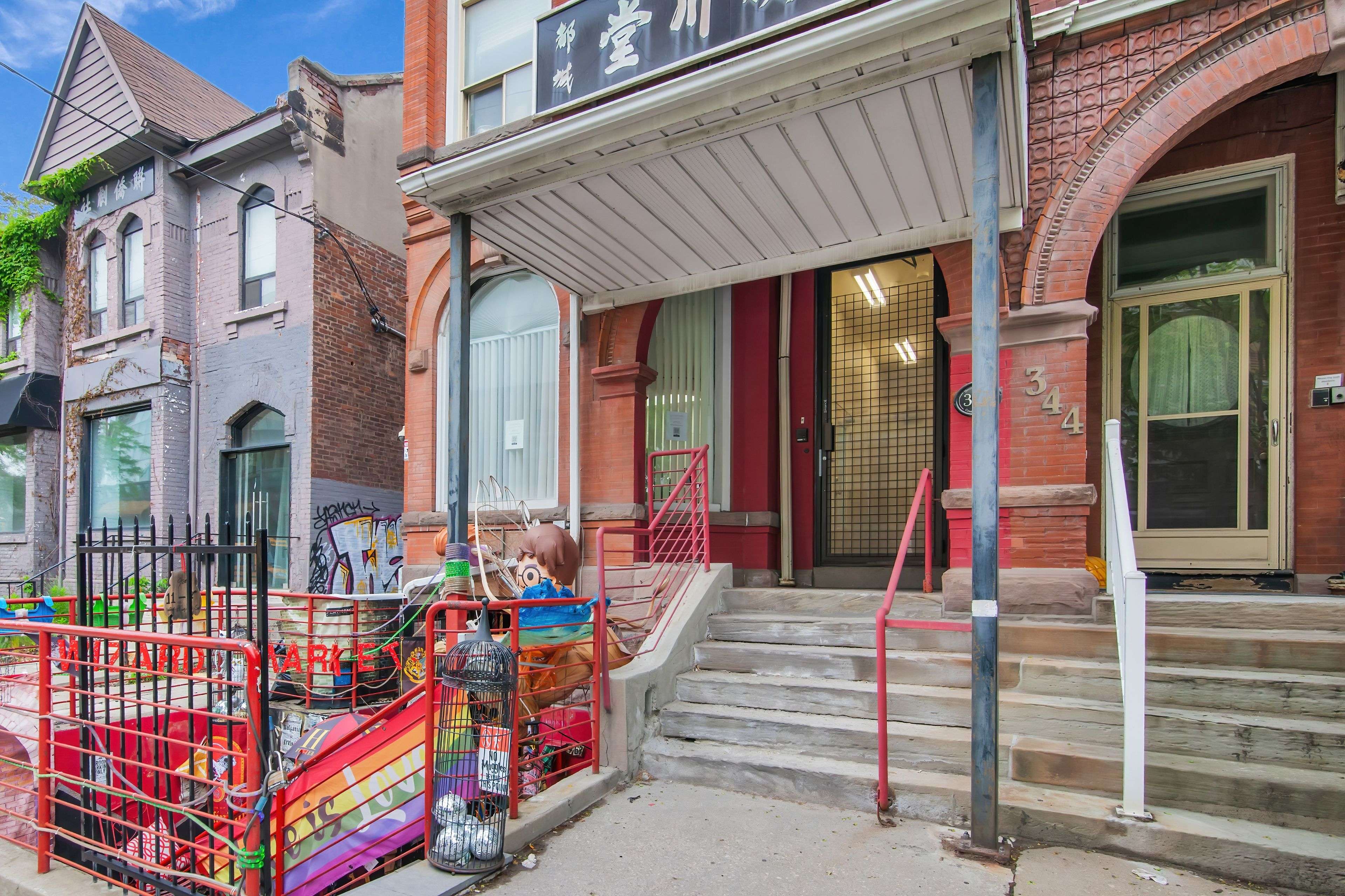 Toronto C01, ON M5T 1G5,346 Dundas ST W #Main Floor