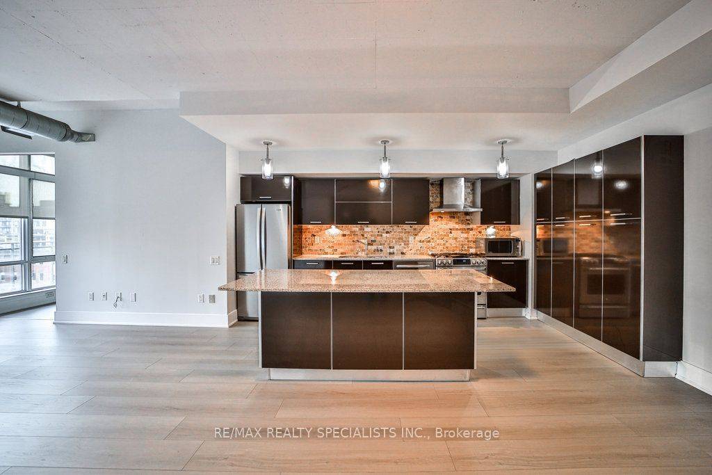 Toronto C01, ON M5V 1H6,20 Stewart ST #803