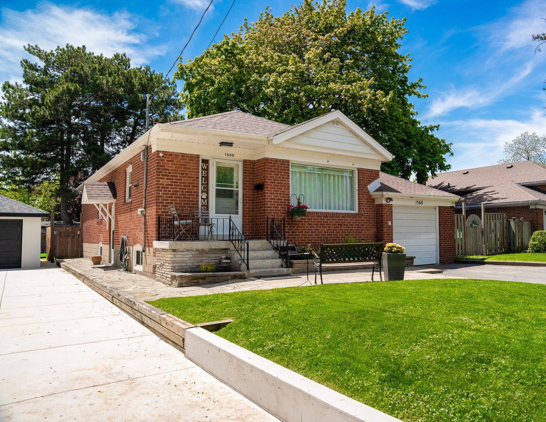 1568 Asgard DR, Mississauga, ON L5E 2B9