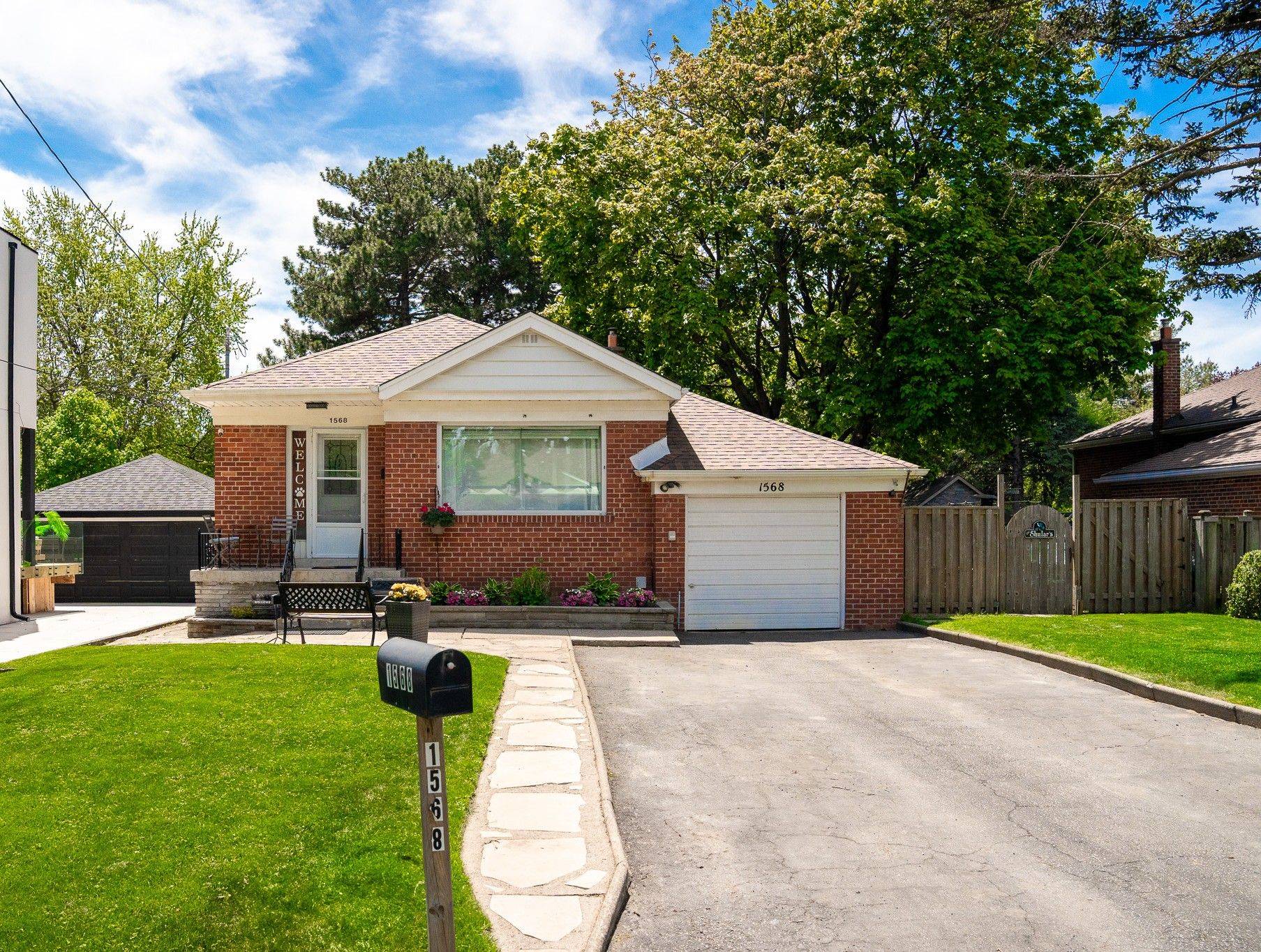 Mississauga, ON L5E 2B9,1568 Asgard DR