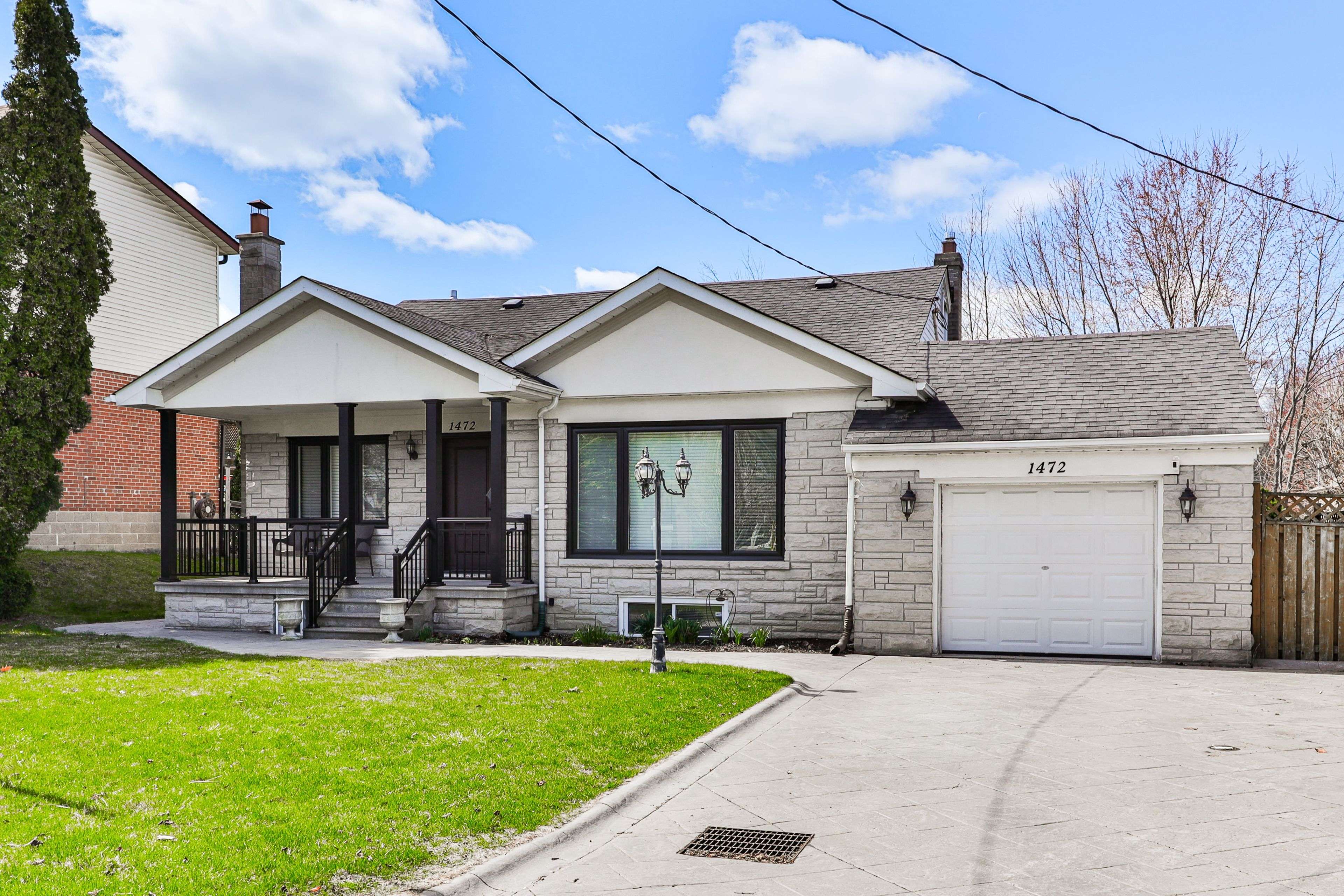 Mississauga, ON L5E 2N6,1472 Myron DR