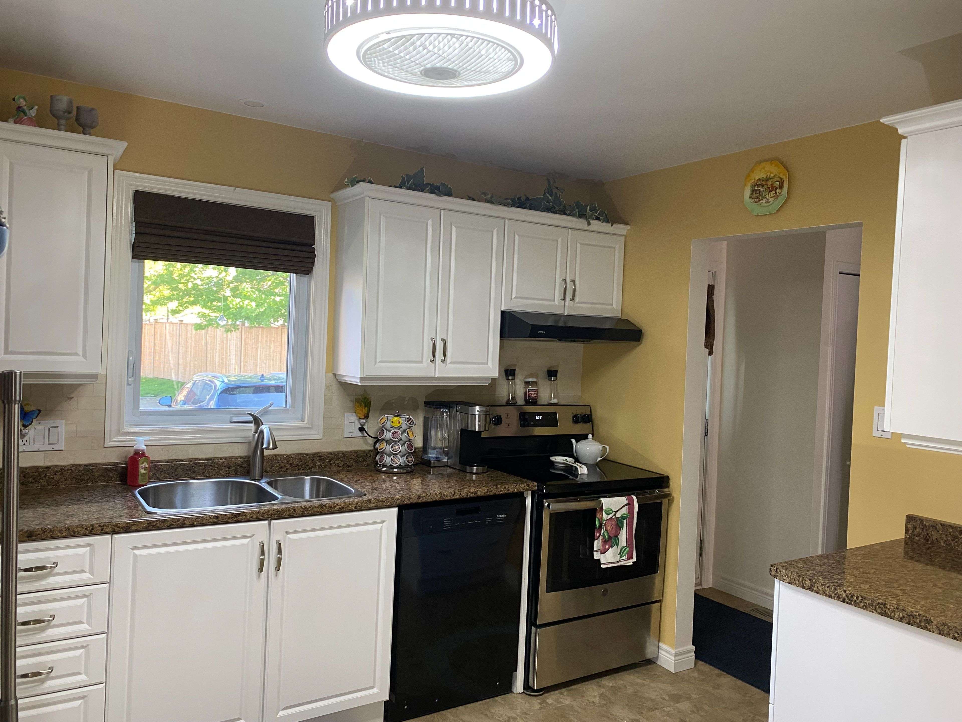 London East, ON N5V 4R4,511 Admiral DR #60
