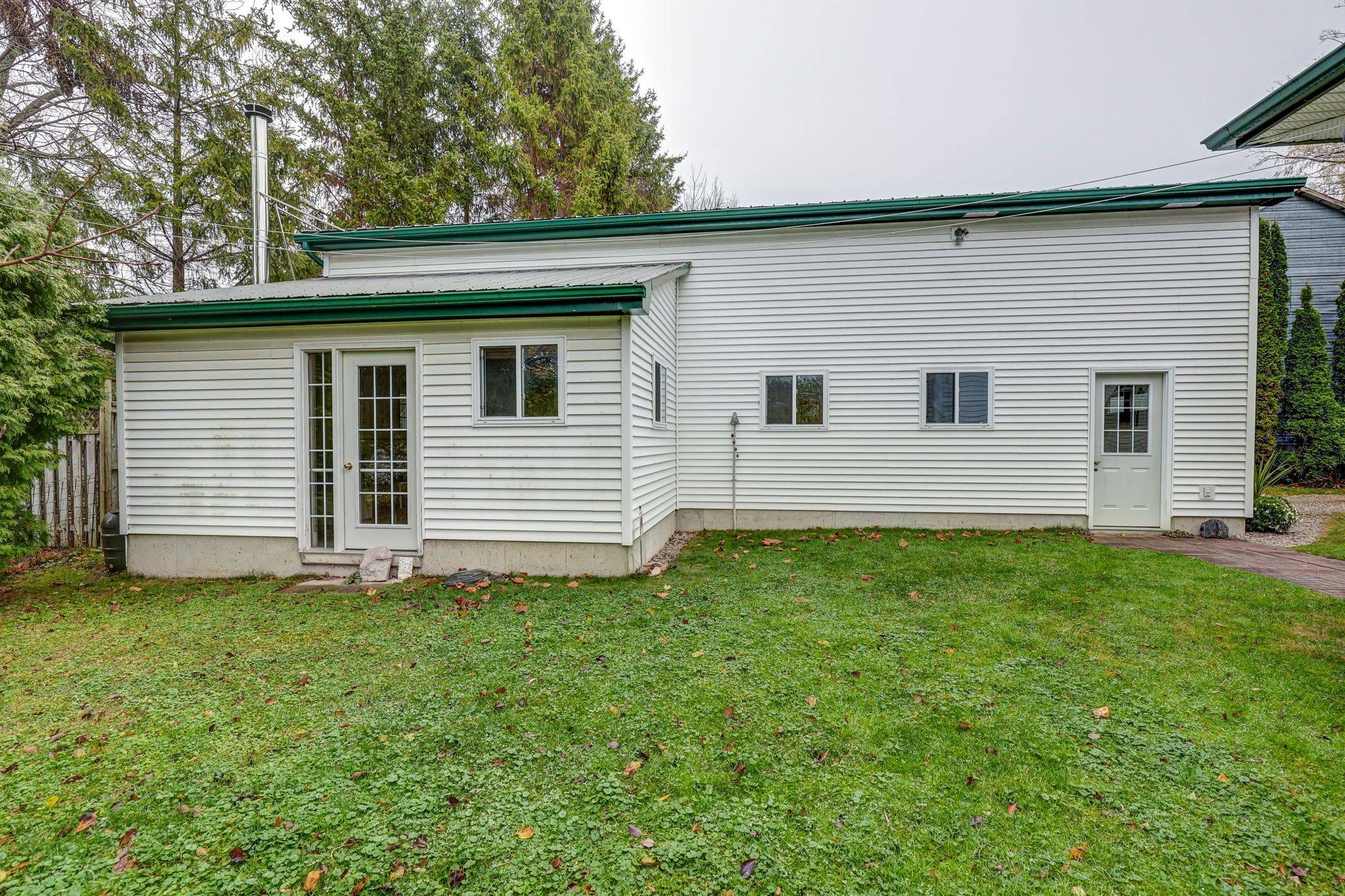 Bluewater, ON N0M 1G0,1 Howard ST W