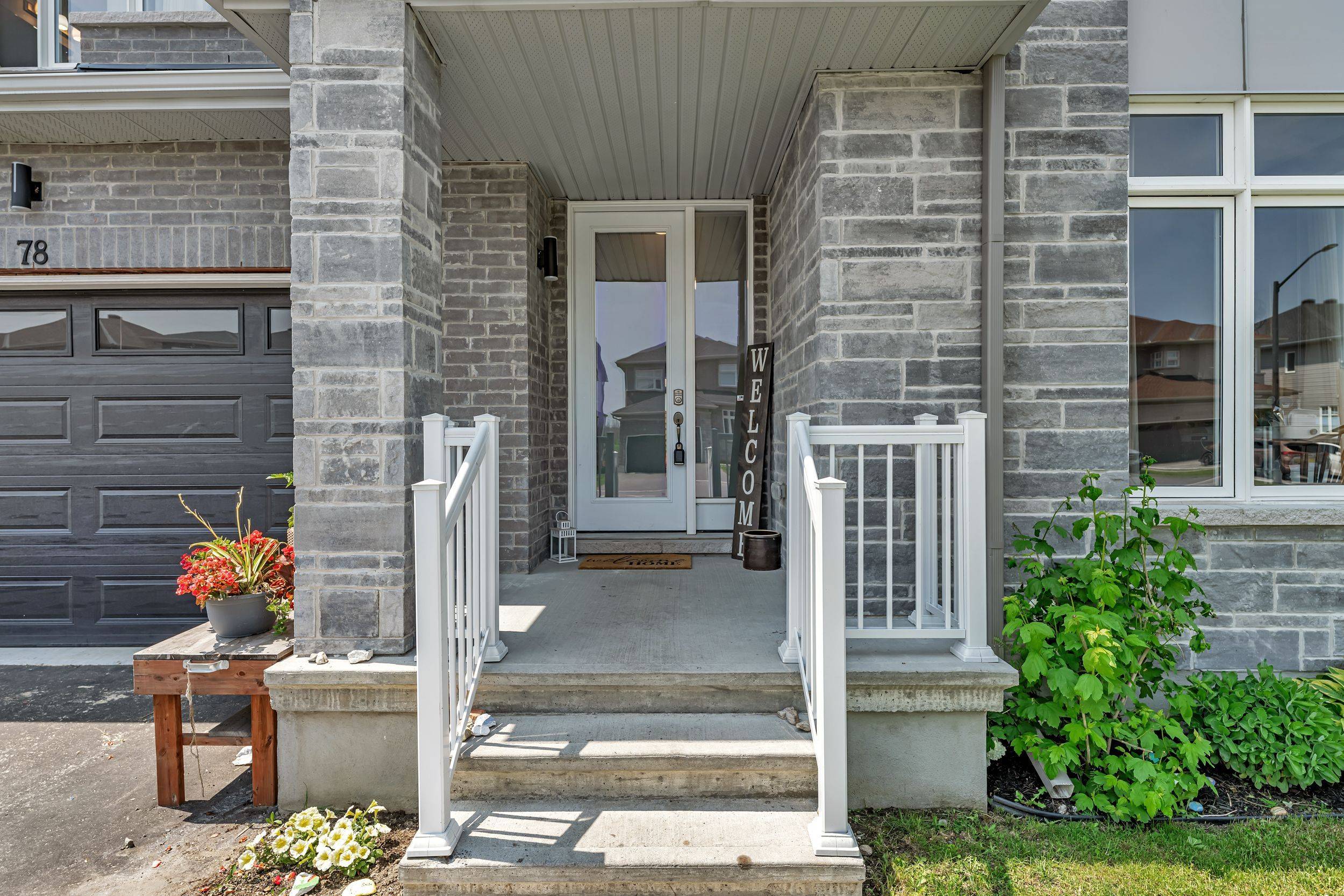 Carleton Place, ON K7C 0R8,78 Dunlop RD