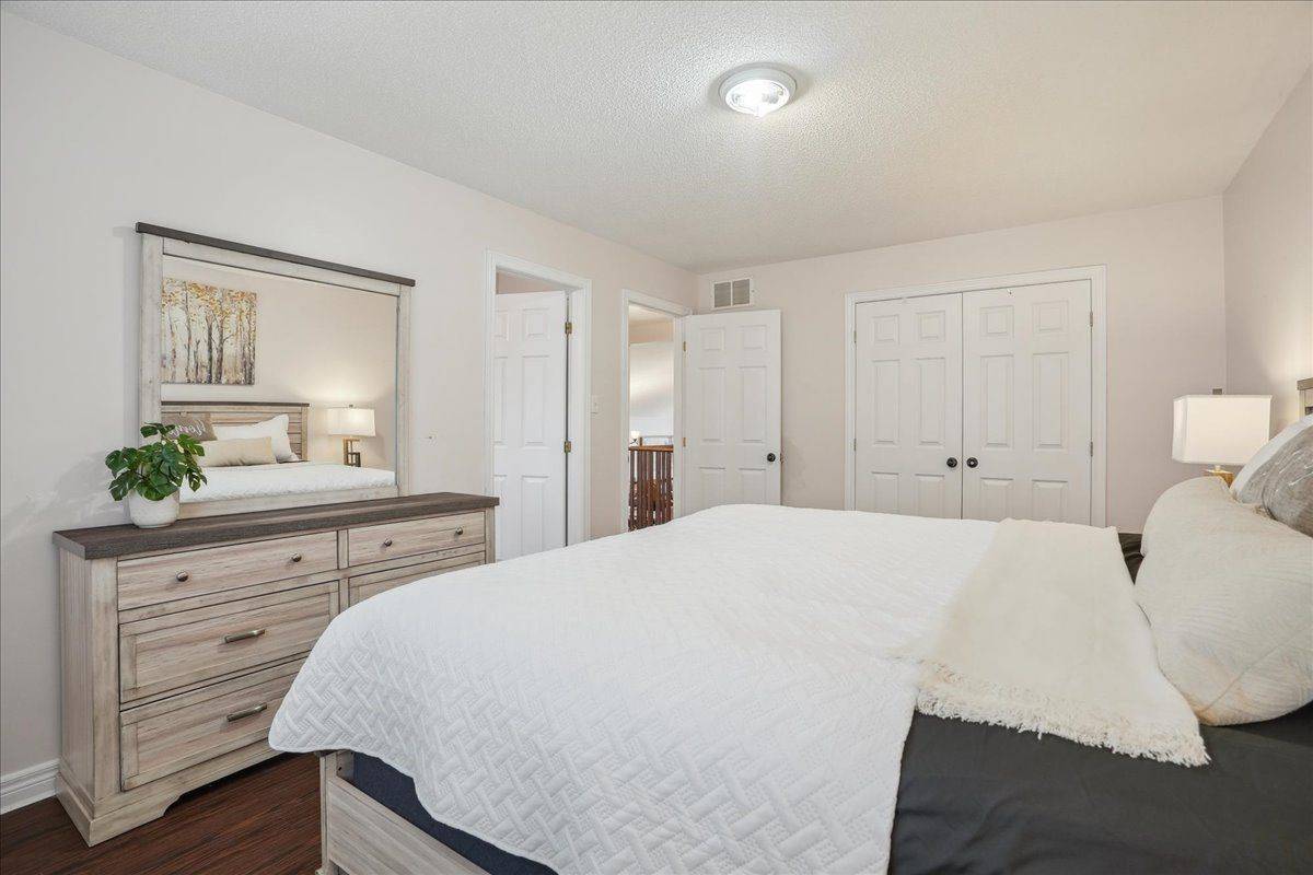 Hamilton, ON L8E 6B5,32 Sonoma LN