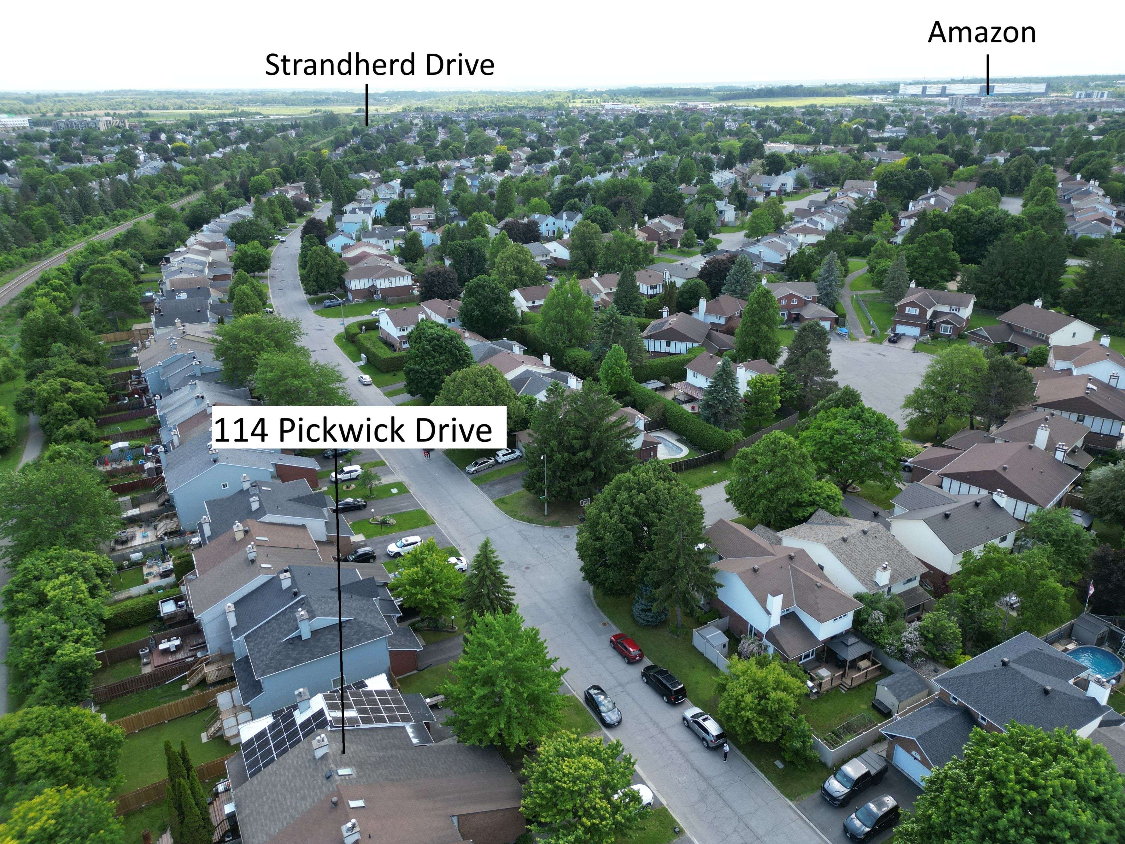 Barrhaven, ON K2J 3E3,114 Pickwick DR