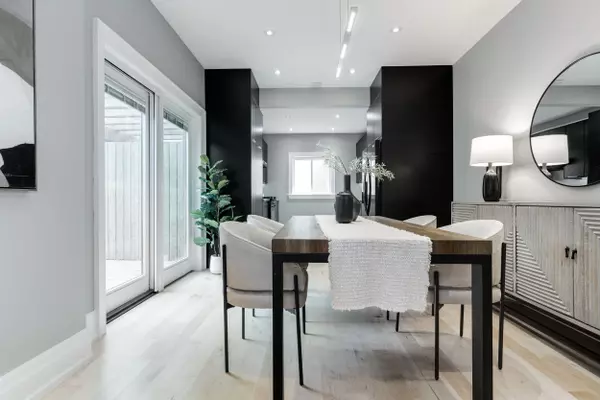 Toronto E01, ON M4M 2M8,42 Logan AVE